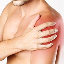 Боль в плечевом суставе левой руки: возможные причины и чем лечить