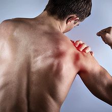 Боль в плечевом суставе правой руки: причины и как снять боль