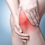 Если сильно болят колени: причины и чем лечить