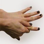 Болит сустав указательного пальца: причины и что делать