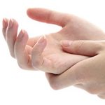 Онемение кистей рук: причины, диагностика и лечение