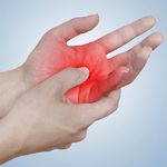 Боль в суставах рук: причины, лечение и что делать
