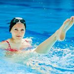Плавание и упражнения в воде при остеохондрозе: польза и как правильно выполнять