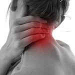 Болит шея у основания черепа: возможные симптомы и что делать