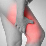 Боль в спине отдающая в ногу: возможные причины и что делать